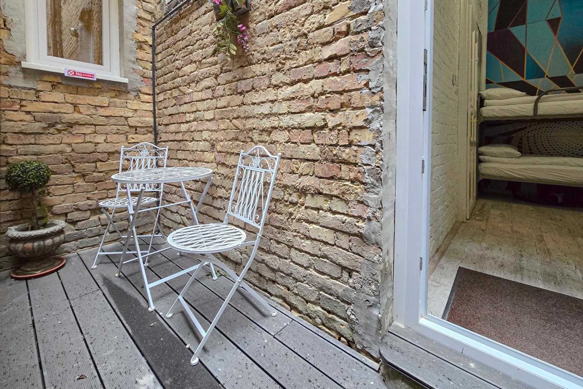 Wolf Apartment With Terrace ブダペスト エクステリア 写真